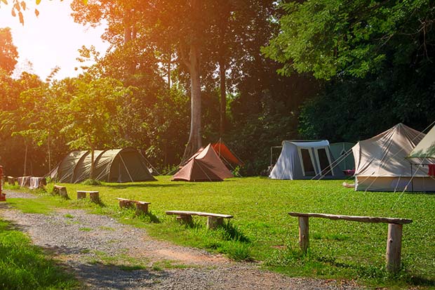 Campingzubehör mitnehmen oder vor Ort kaufen? 