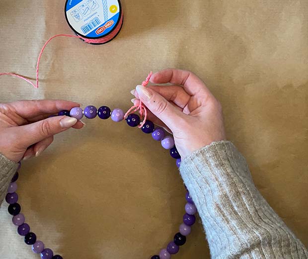 DIY Handtuchhalter im Memphis-Look - Halterung befestigen